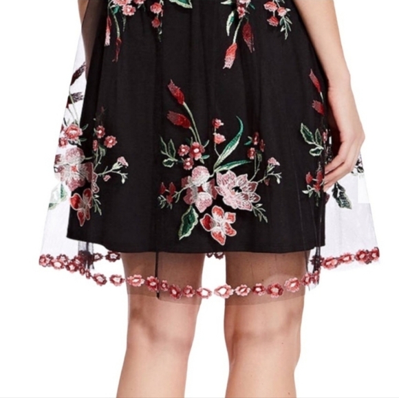 Adrianna Papell Floral Embroidered Tulle Overlay Dress Size 8 Black Lace A-Line - Picture 4 of 13